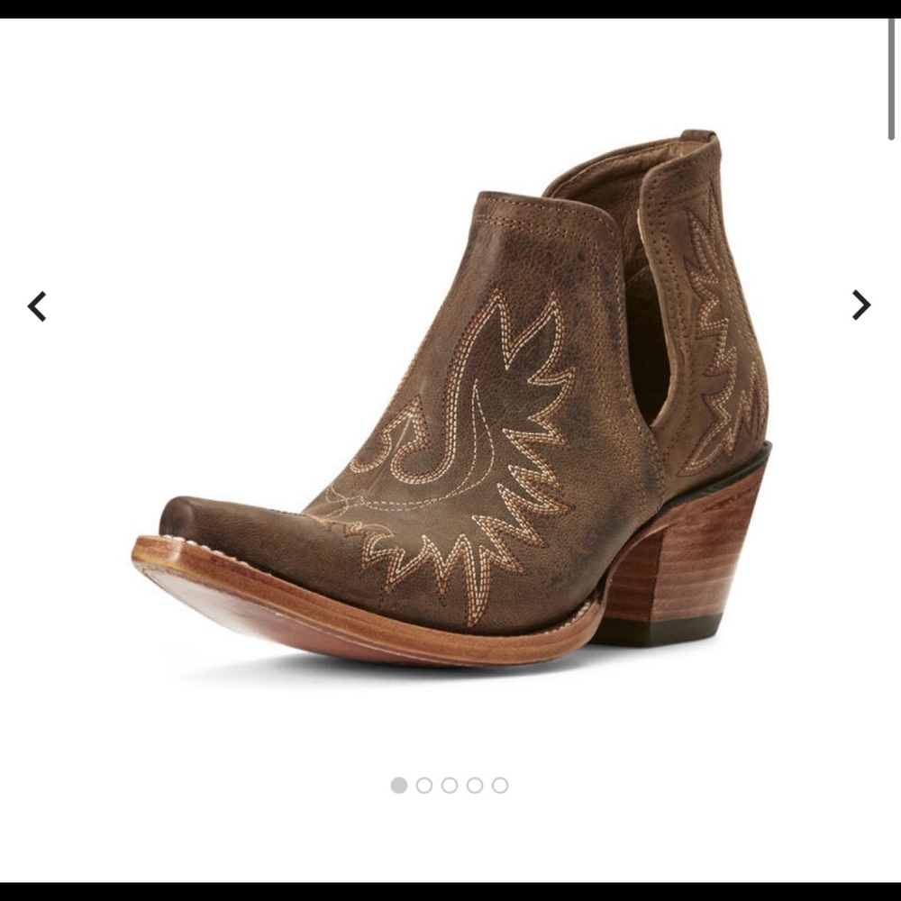Size 7 brown Ariat Dixon’s